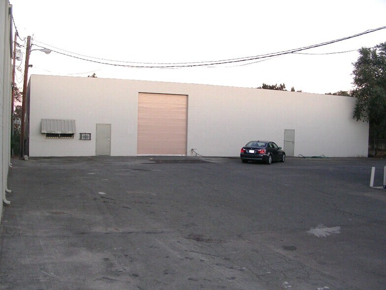 Primary Photo Of 4664 E Waterloo Rd, Stockton Warehouse For Lease