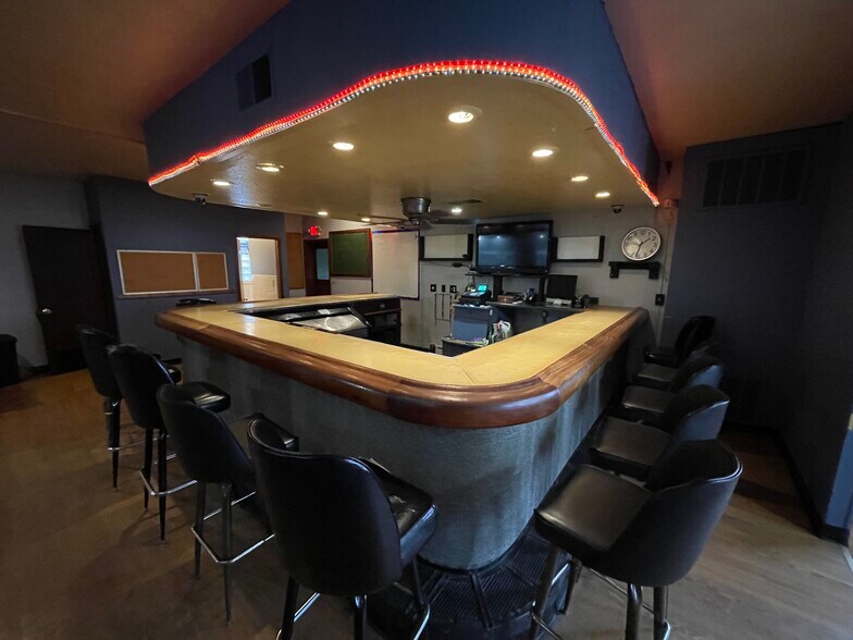More Photos Of 1209 Lisle Plz, Lisle Bar For Lease