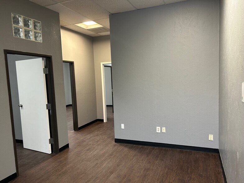More Photos Of 2734 W Kingsley Rd, Garland Light Distribution For Lease