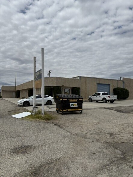 More Photos Of 16409 K St, Mojave Service For Sale
