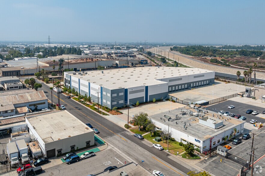 More Photos Of 415 S Motor Ave, Azusa Warehouse For Lease