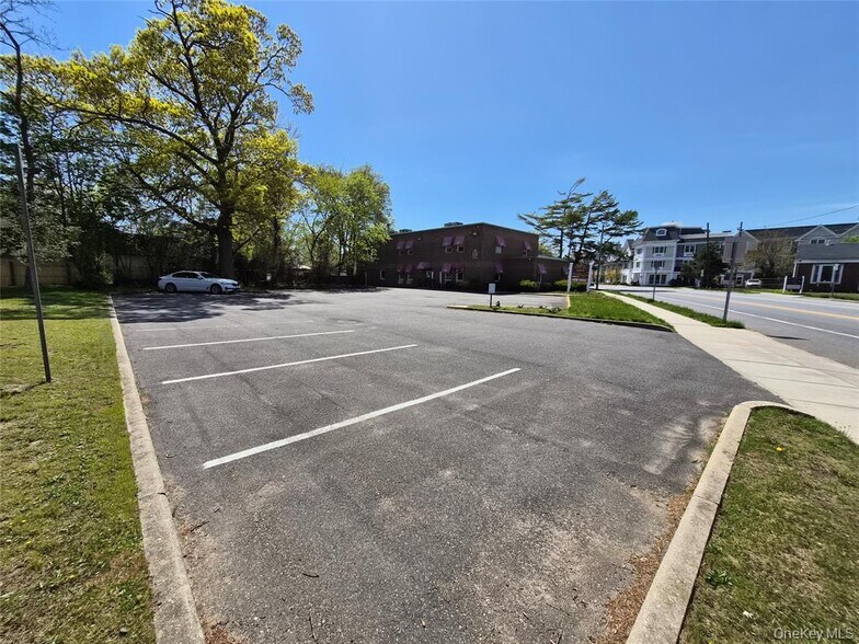 More Photos Of 121 W Oak St, Amityville Office For Sale