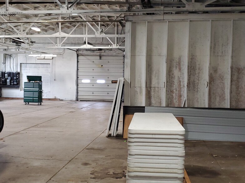 More Photos Of 1700 NW 5th St, Richmond Warehouse For Sale