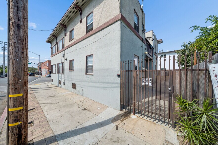 More Photos Of 1089 E 7th St, Long Beach Apartments For Sale