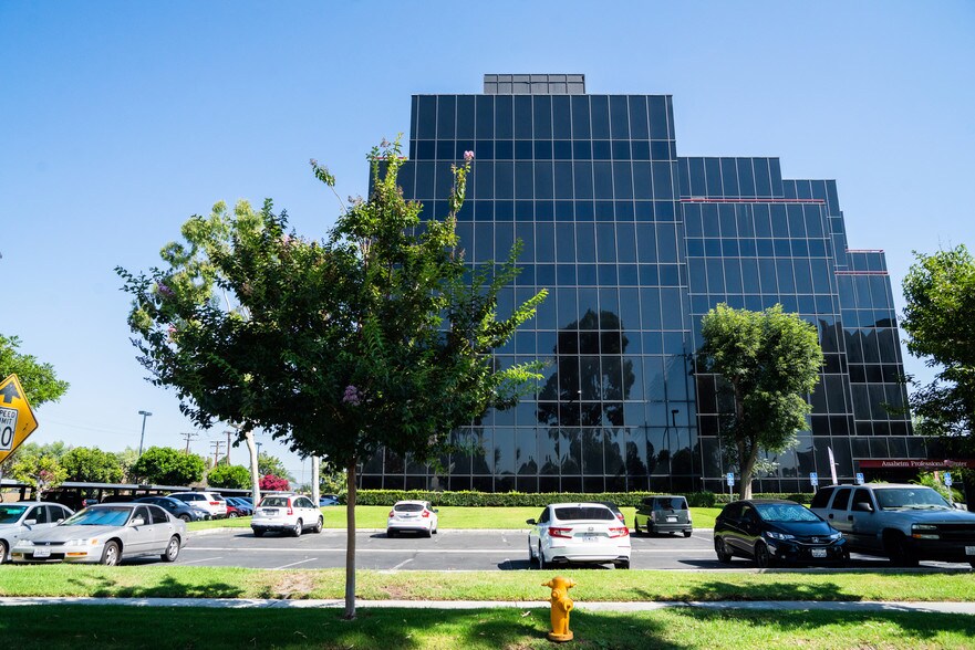 More Photos Of 1801 W Romneya Dr, Anaheim Office Residential For Lease