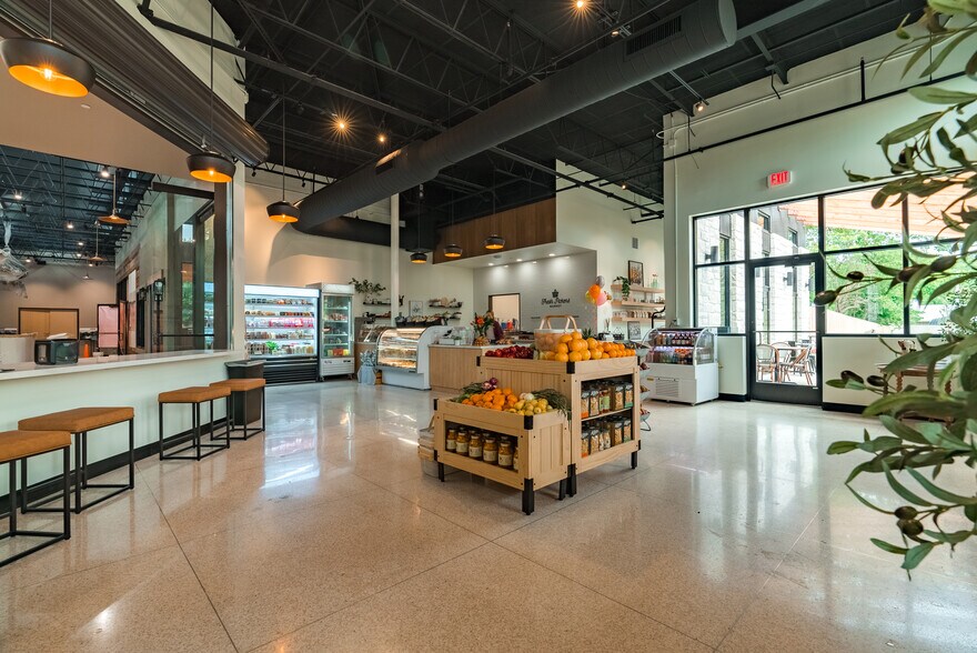 More Photos Of 206 N Milam St, Fredericksburg General Retail For Lease