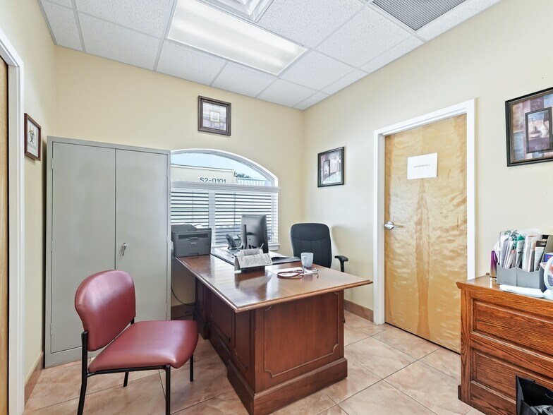 More Photos Of 1414 E Main St, Leesburg Medical For Lease