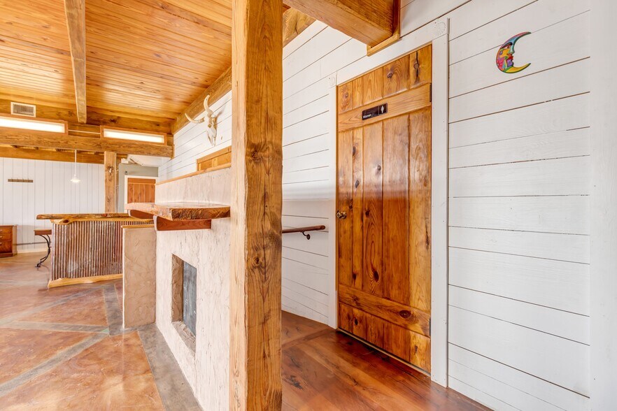 More Photos Of 1374 State Hwy 71, Bastrop Flex For Lease