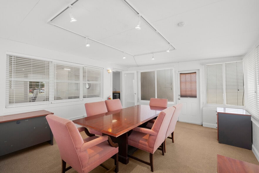 More Photos Of 2672 66th St N, Saint Petersburg Medical For Sale
