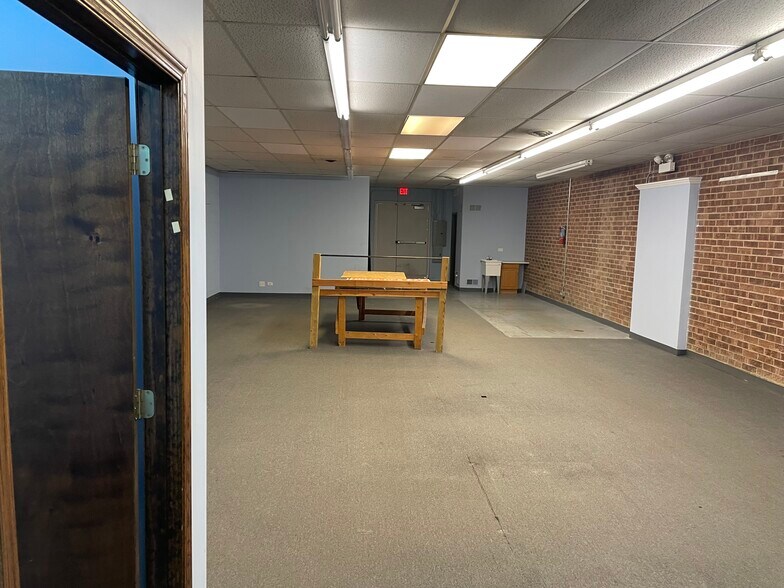 More Photos Of 3841 Oakton St, Skokie Storefront Retail Office For Lease