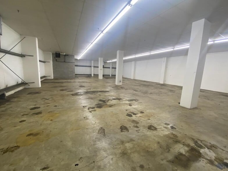 More Photos Of 5-40 Glen Rd, Manchester Warehouse For Lease