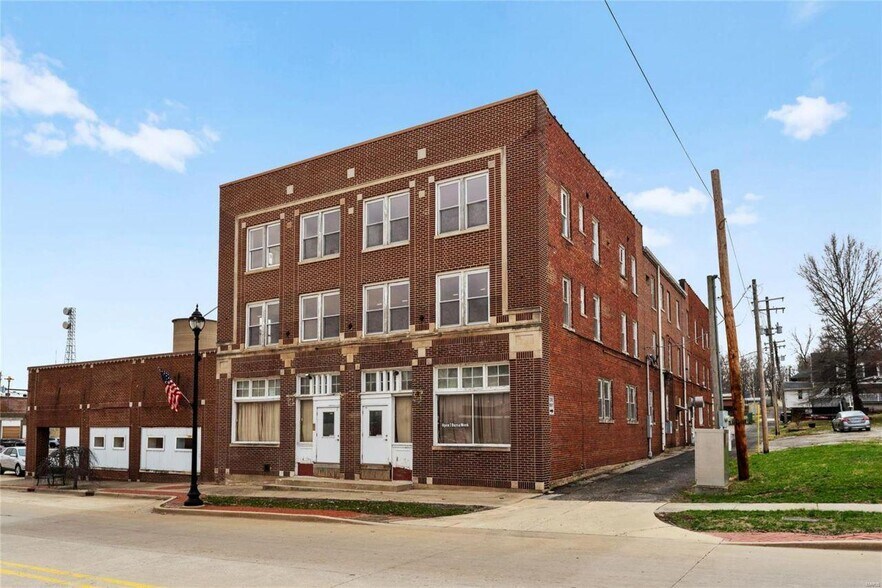 More Photos Of 612 W Gallatin St, Vandalia Apartments For Sale