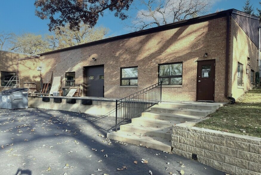 Primary Photo Of 39W433 Highland Ave, Elgin Warehouse For Lease