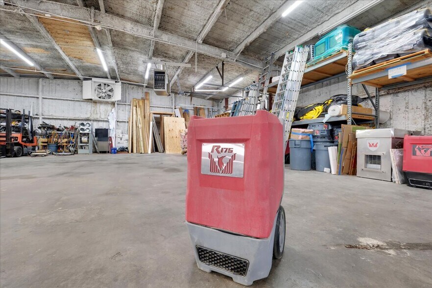 More Photos Of 1518 Petunia Ave, Louisville Warehouse For Sale