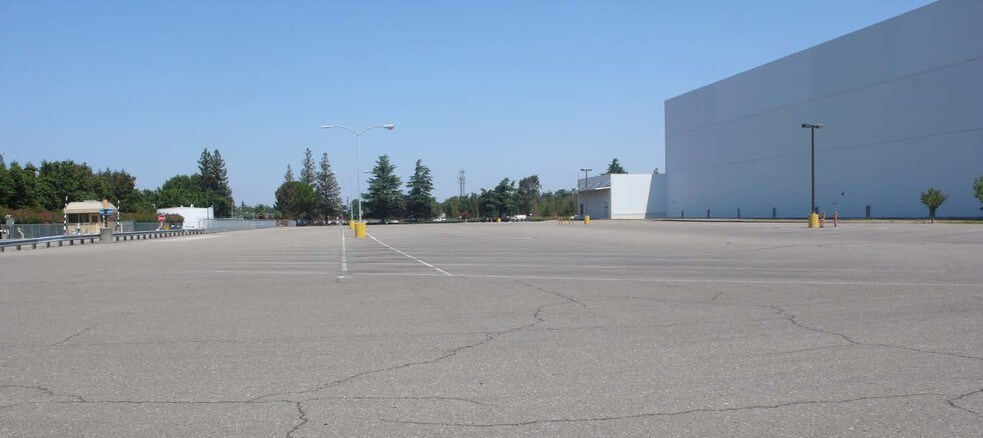 More Photos Of 2000 W Turner Rd, Lodi Manufacturing For Lease