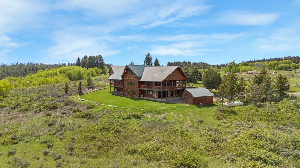 More Photos Of 1665 Whisper Ridge Rd, Ashton Hotel For Sale