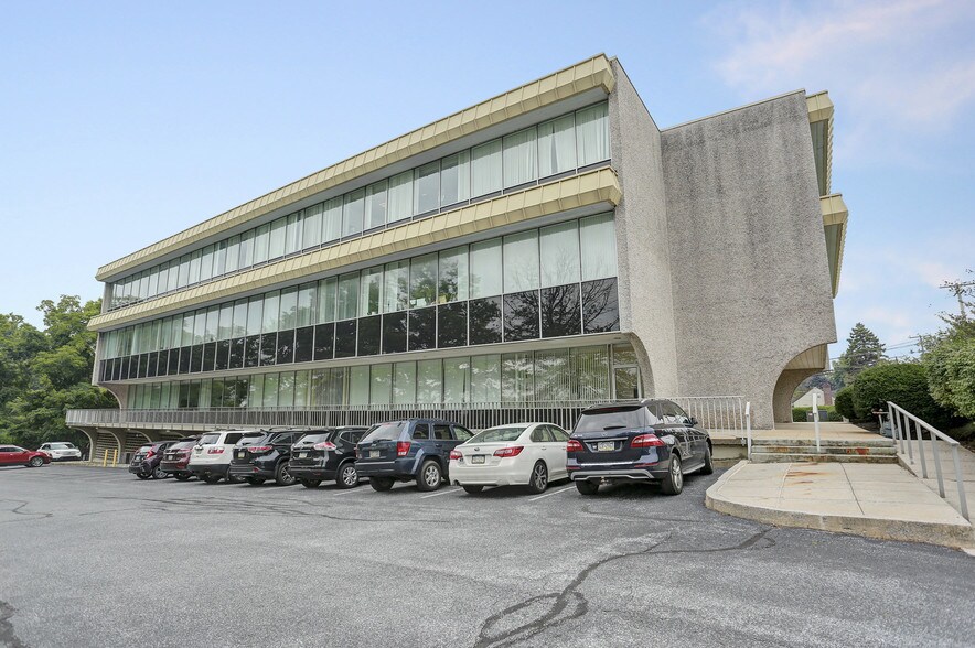 More Photos Of 355 N 21st St, Camp Hill Medical For Lease