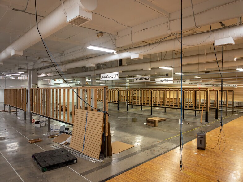 More Photos Of 948 Crocker St, Los Angeles Storefront Retail Office For Lease