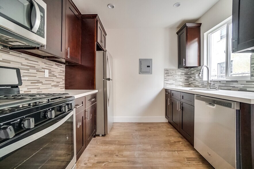 More Photos Of 711 E 6th St, Long Beach Apartments For Sale