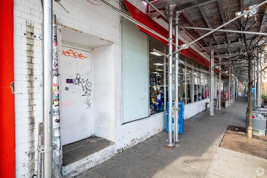 More Photos Of 70-20 Austin St, Forest Hills General Retail For Lease