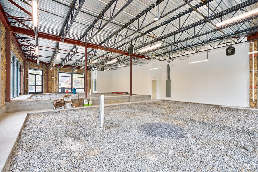 More Photos Of 14119 Travilah Rd, Rockville General Retail For Lease