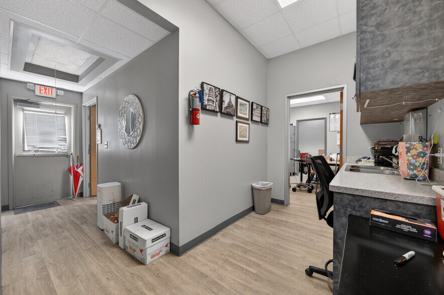 More Photos Of 4903 Golden Quail, San Antonio Storefront Retail Office For Sale