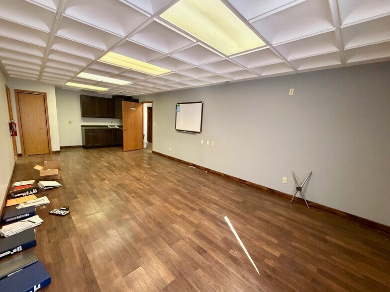 More Photos Of 4303 E 39th St, Kearney Warehouse For Sale