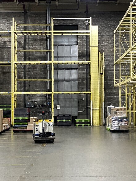 More Photos Of 707 Airport Rd, Bismarck Distribution For Sale