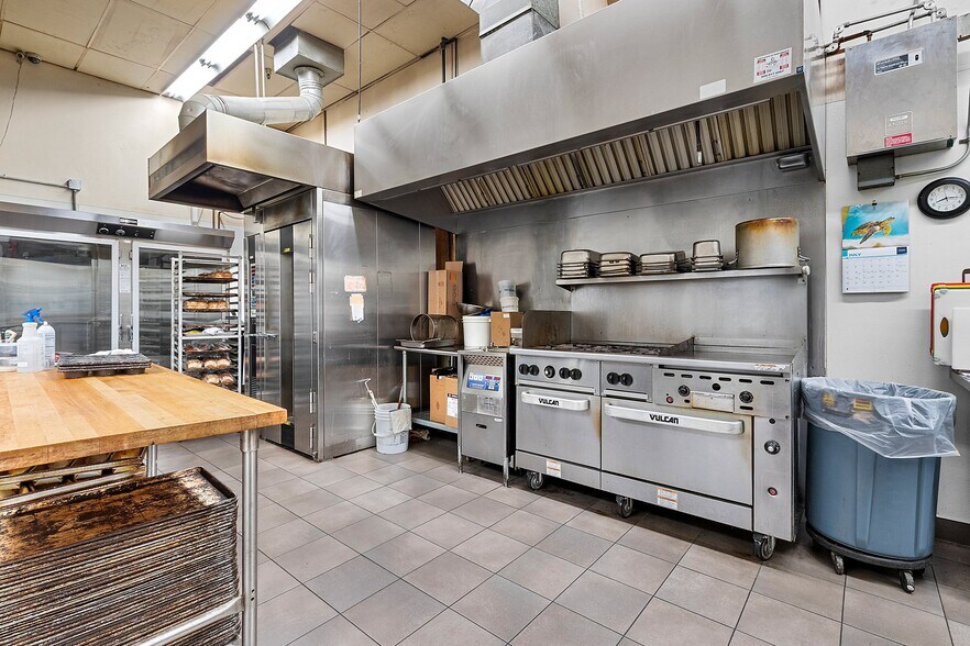 More Photos Of 2330 Menasha Ave, Manitowoc Supermarket For Sale