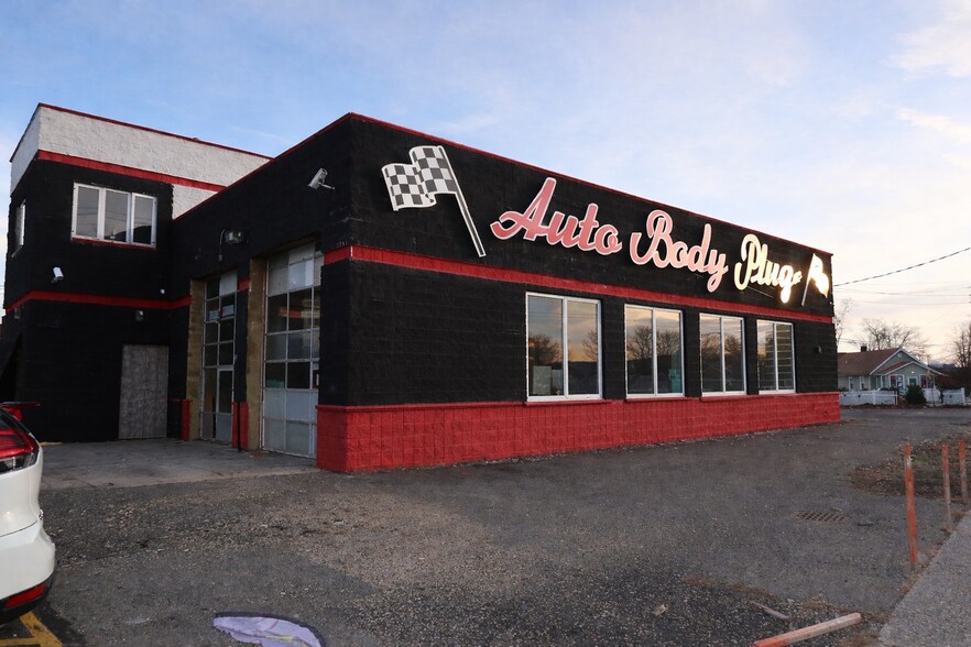 Primary Photo Of 693 Peninsula Blvd, Hempstead Auto Repair For Sale