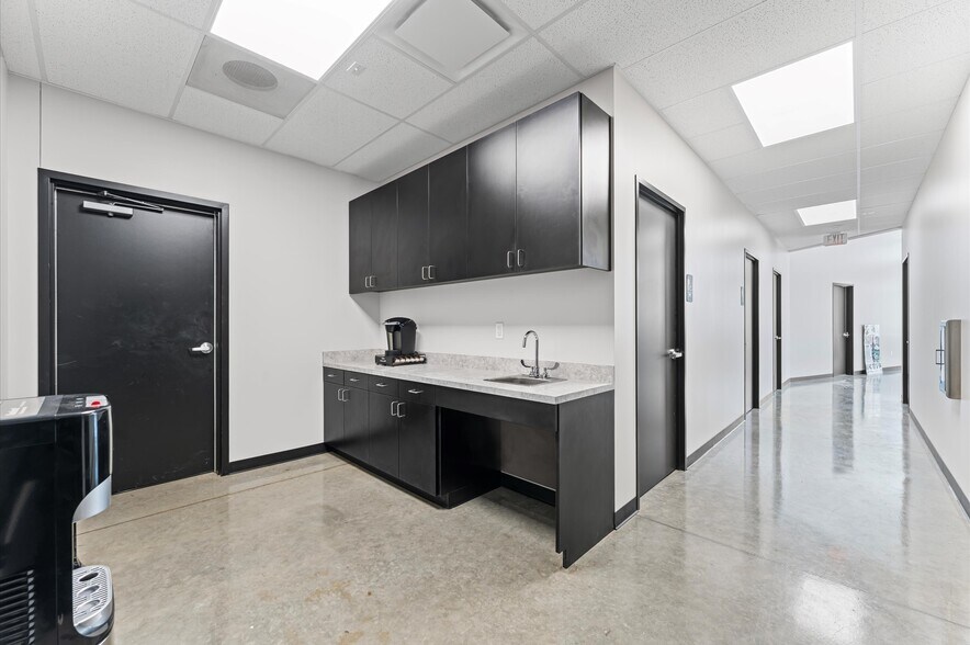 More Photos Of 30011 Binford Park Rd, Waller Warehouse For Lease