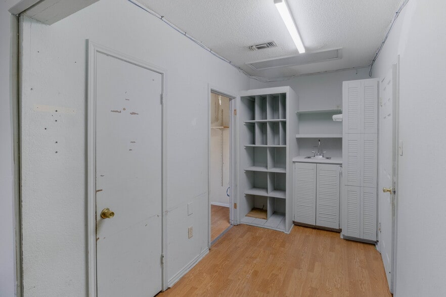 More Photos Of 1818 San Pedro Ave, San Antonio Office Residential For Sale