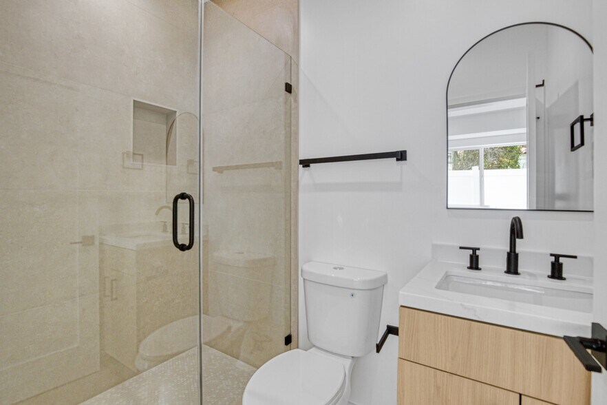 More Photos Of 10826 Hesby St, North Hollywood Apartments For Sale