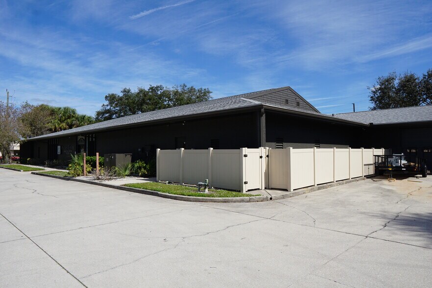 More Photos Of 18245 Paulson Dr, Port Charlotte Office For Sale