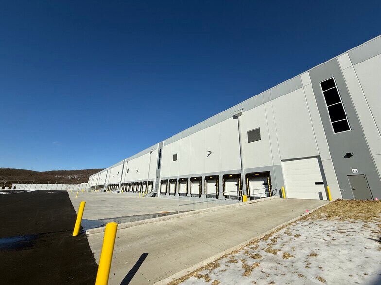 More Photos Of 201 Tabor Rd, Morris Plains Unknown For Lease