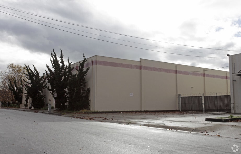More Photos Of 1132 Beecher St, San Leandro Warehouse For Lease