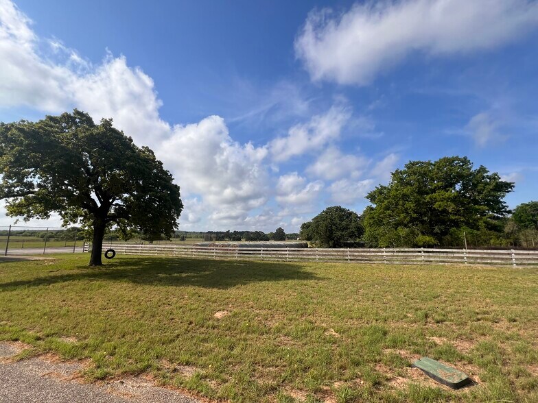 More Photos Of 2504 SH-304, Smithville Warehouse For Sale