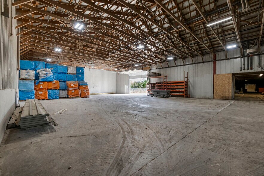 More Photos Of 155 1st St, Winthrop Warehouse For Lease