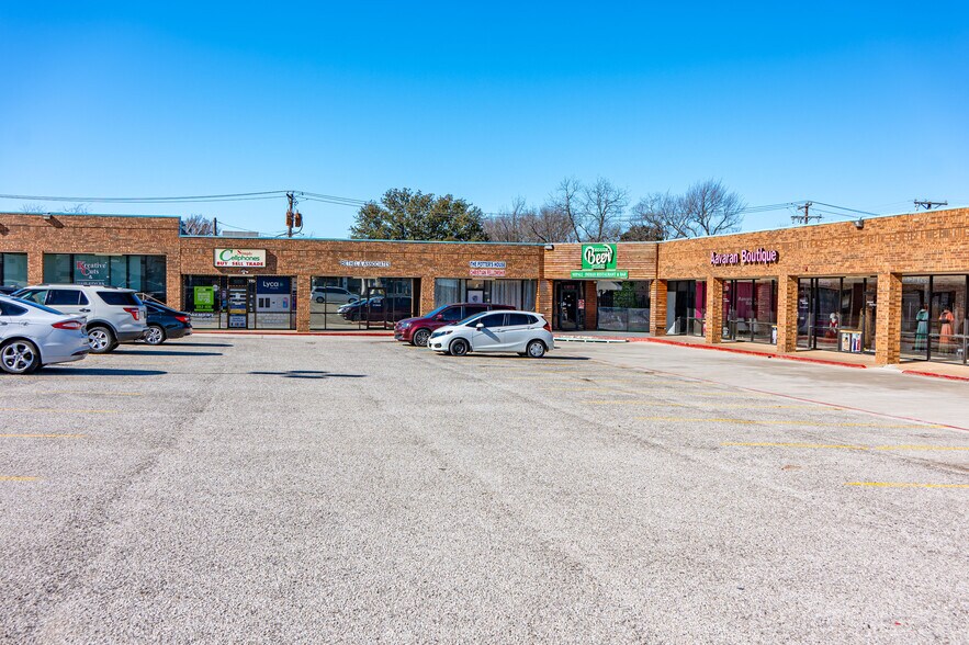 More Photos Of 501 N Main St, Euless Freestanding For Sale