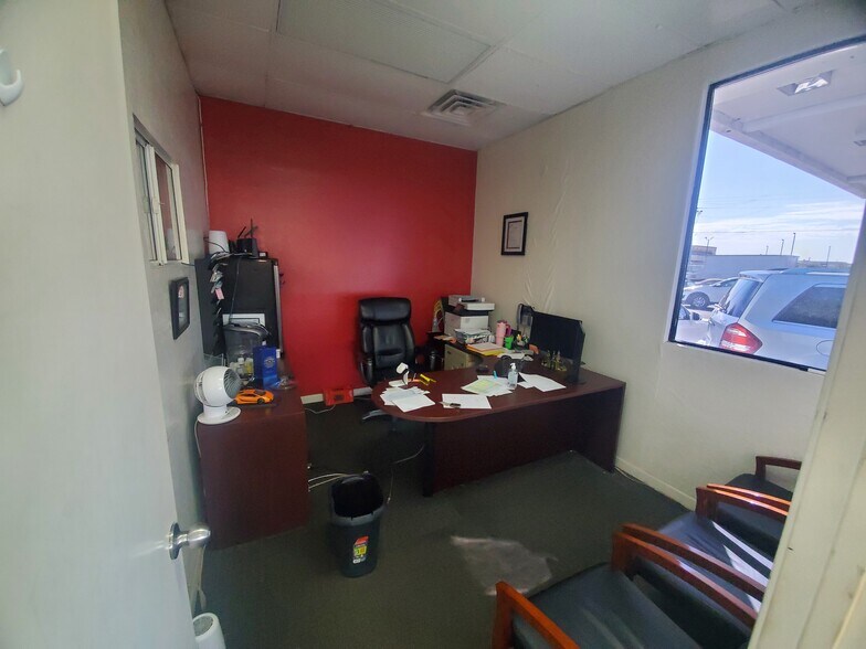 More Photos Of 2550 W Deer Valley Dr, Phoenix Auto Dealership For Sale