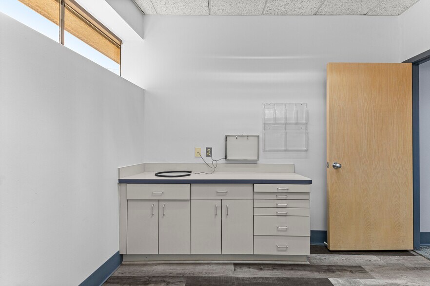 More Photos Of 24825 Michigan Ave, Dearborn Office For Lease