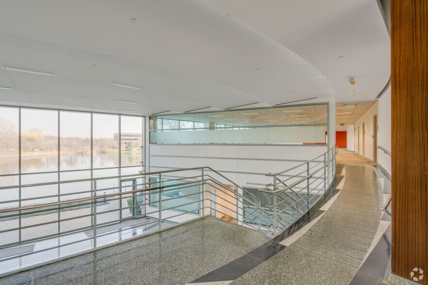 More Photos Of 2275 Cabot Dr, Lisle Office For Lease