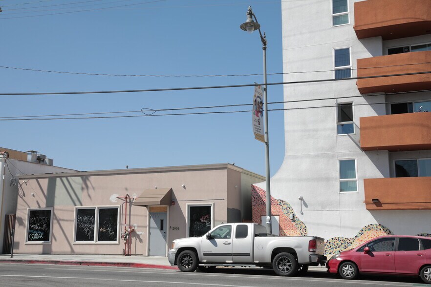 More Photos Of 2909 E 1st St, Los Angeles Office For Sale