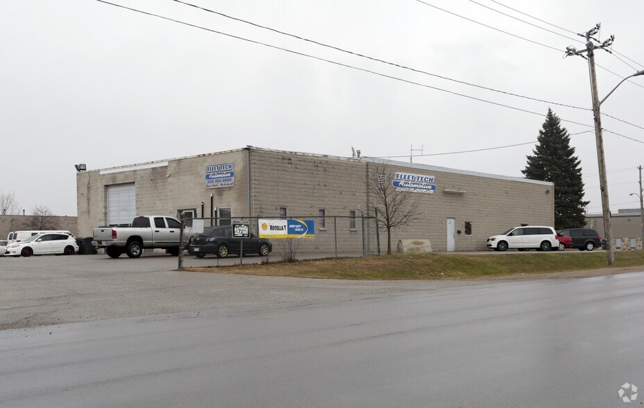 More Photos Of 565-567 Massey Rd, Guelph Warehouse For Lease