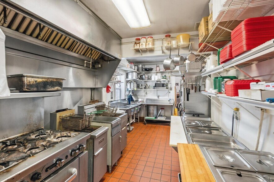More Photos Of 115 E 9th St, Newport Restaurant For Sale