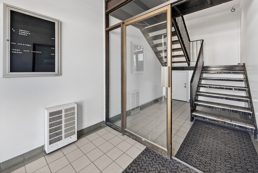 More Photos Of 2095 Rue Frank-Carrel, Québec Industrial For Sale