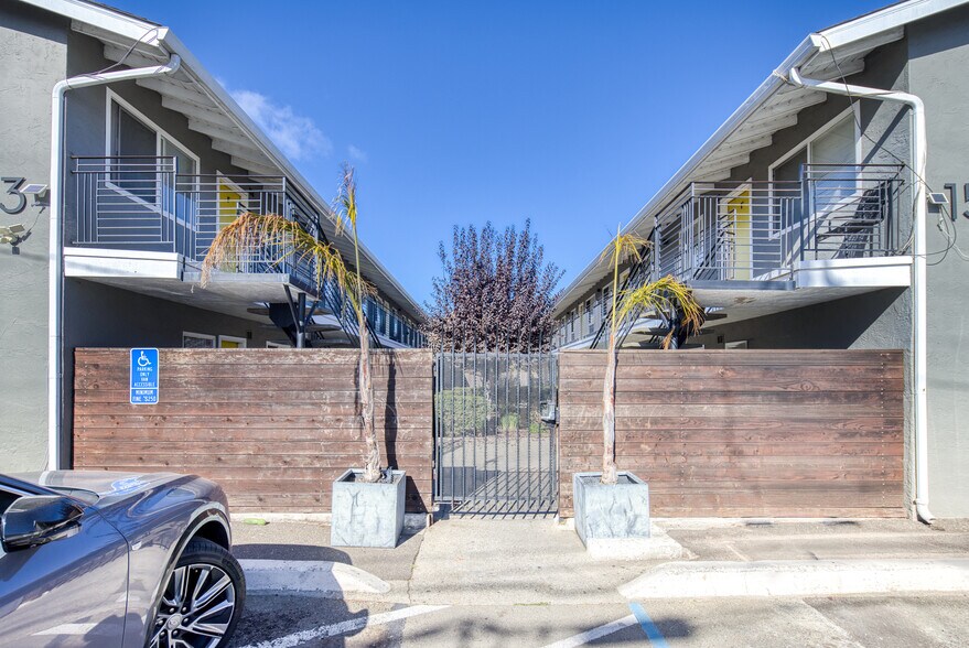 More Photos Of 1523-1527 8th Ave, Oakland Apartments For Sale