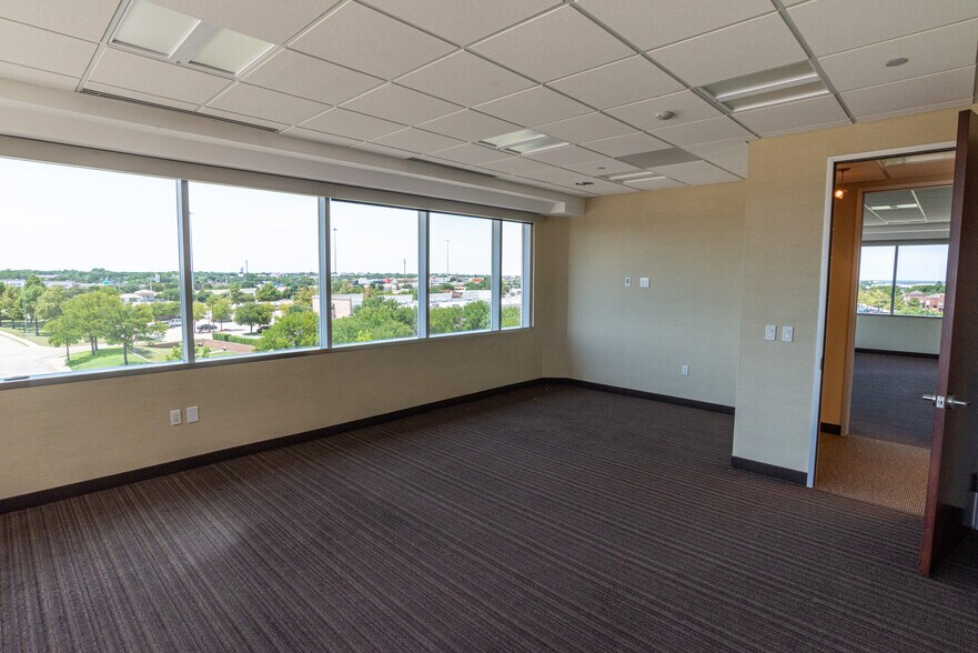 More Photos Of 1600 N Redbud Blvd, McKinney Office For Sale