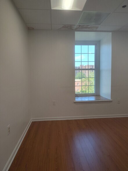 More Photos Of 50 S Pickett St, Alexandria Medical For Sale