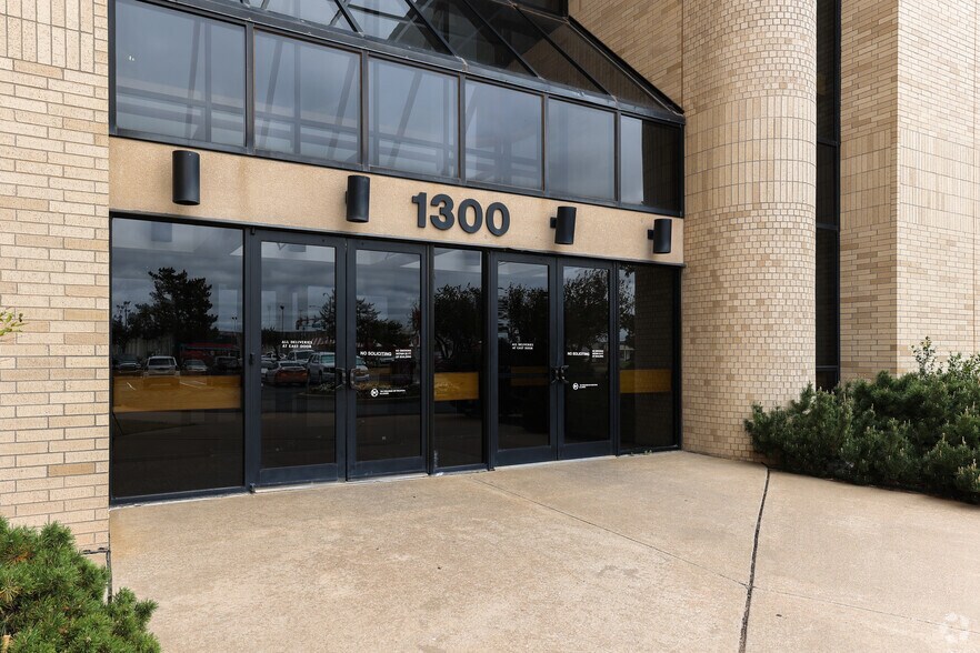 More Photos Of 1300 S Meridian Ave, Oklahoma City Office For Sale